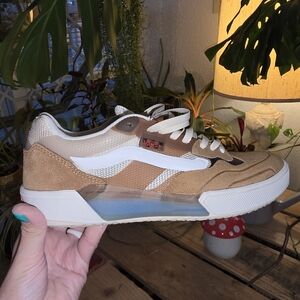 Vans Tan & White Low-Top Sneaker